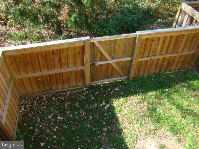 SIGNATURE AT BROADLANDS - Residential Lease