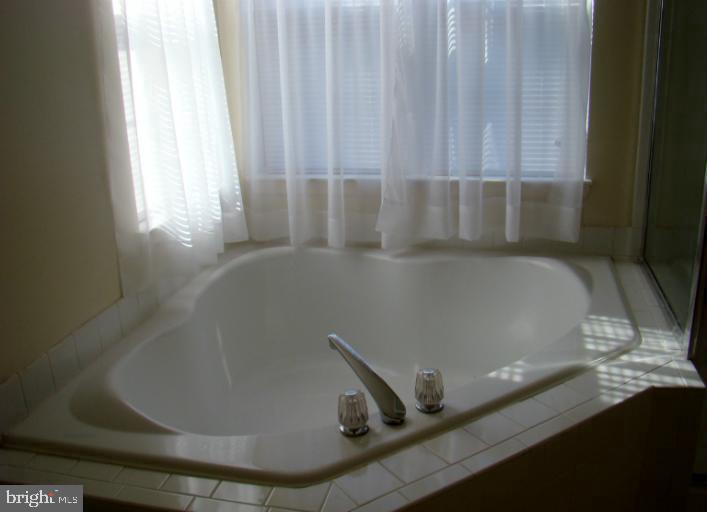 SIGNATURE AT BROADLANDS - Residential Lease