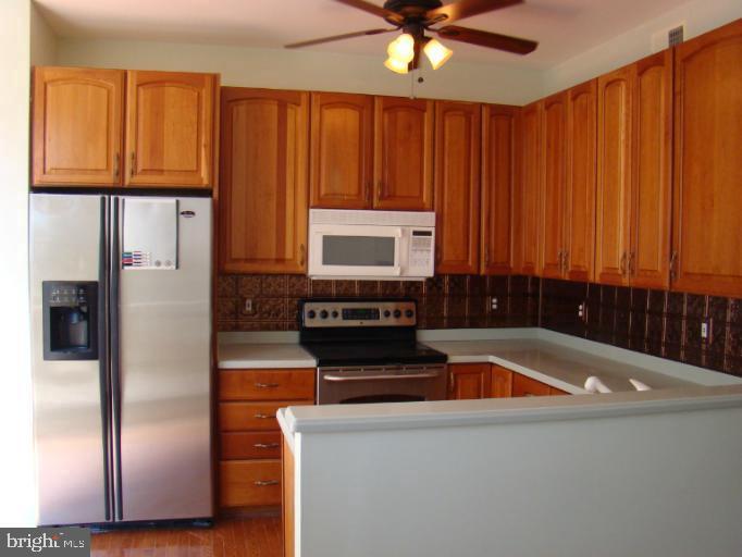 SIGNATURE AT BROADLANDS - Residential Lease