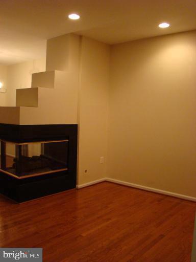 SIGNATURE AT BROADLANDS - Residential Lease