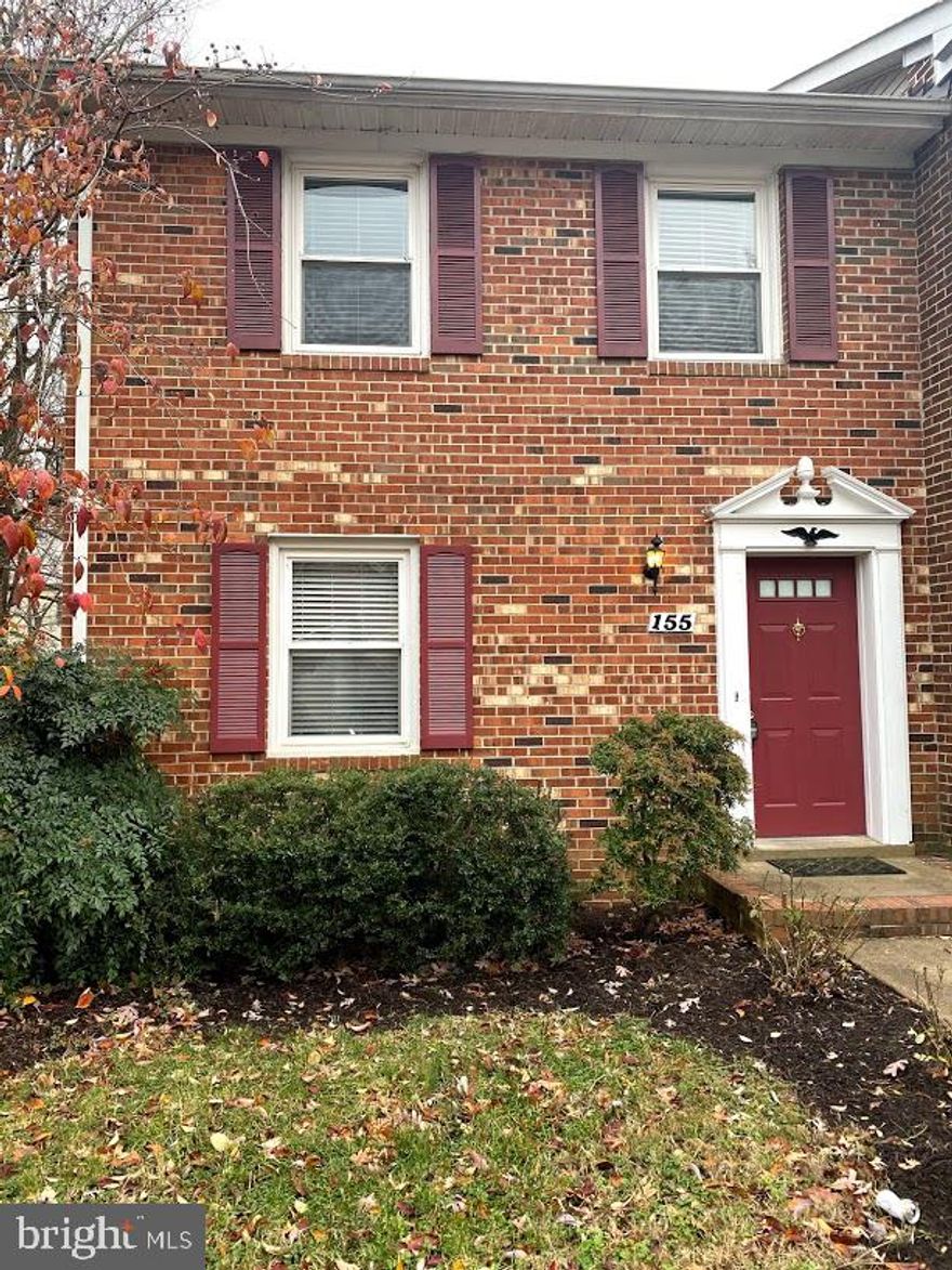 Large 3 level, end unit townhouse in a great location in the City of Fredericksburg! 4 bedrooms, 2.5 bathrooms. Gather in the large eat-in kitchen and relax in the living room with fireplace. Plenty of place for gaming or hobbies in the finished basement with family/ rec room and bedroom featuring extra storage and closet space. Community pool. FRED bus stop. Close to shopping and restaurants. Convenient to I 95 and Rt 1.