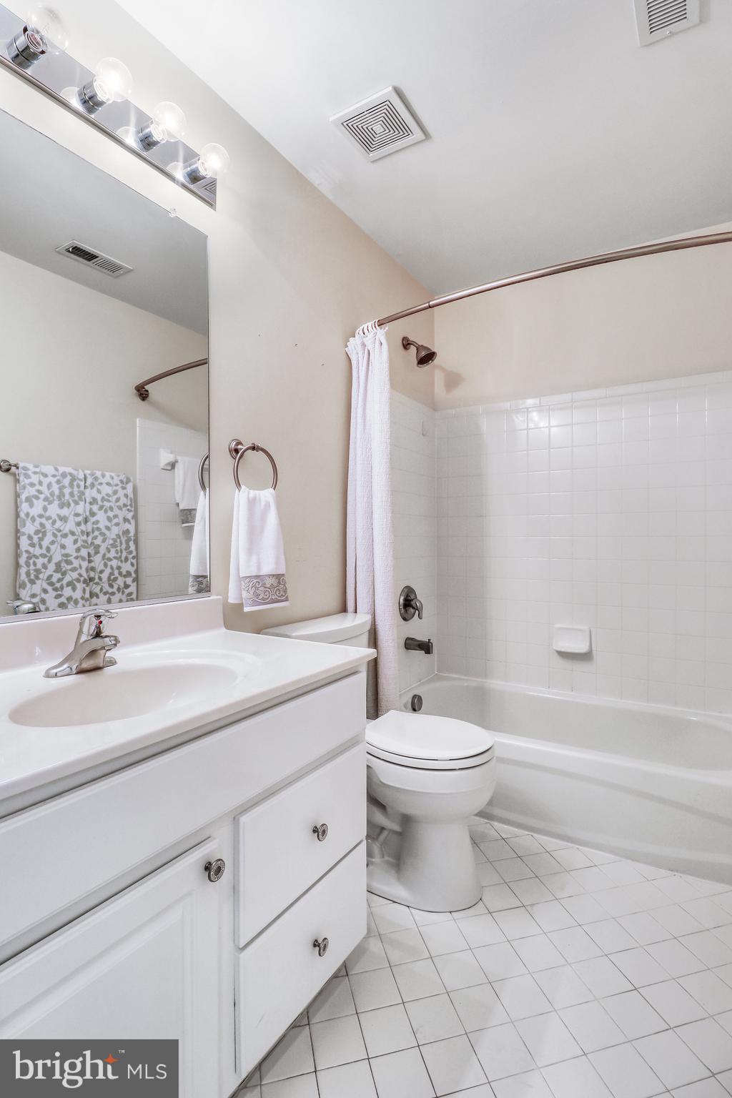 LORTON VALLEY NORTH - Residential Lease