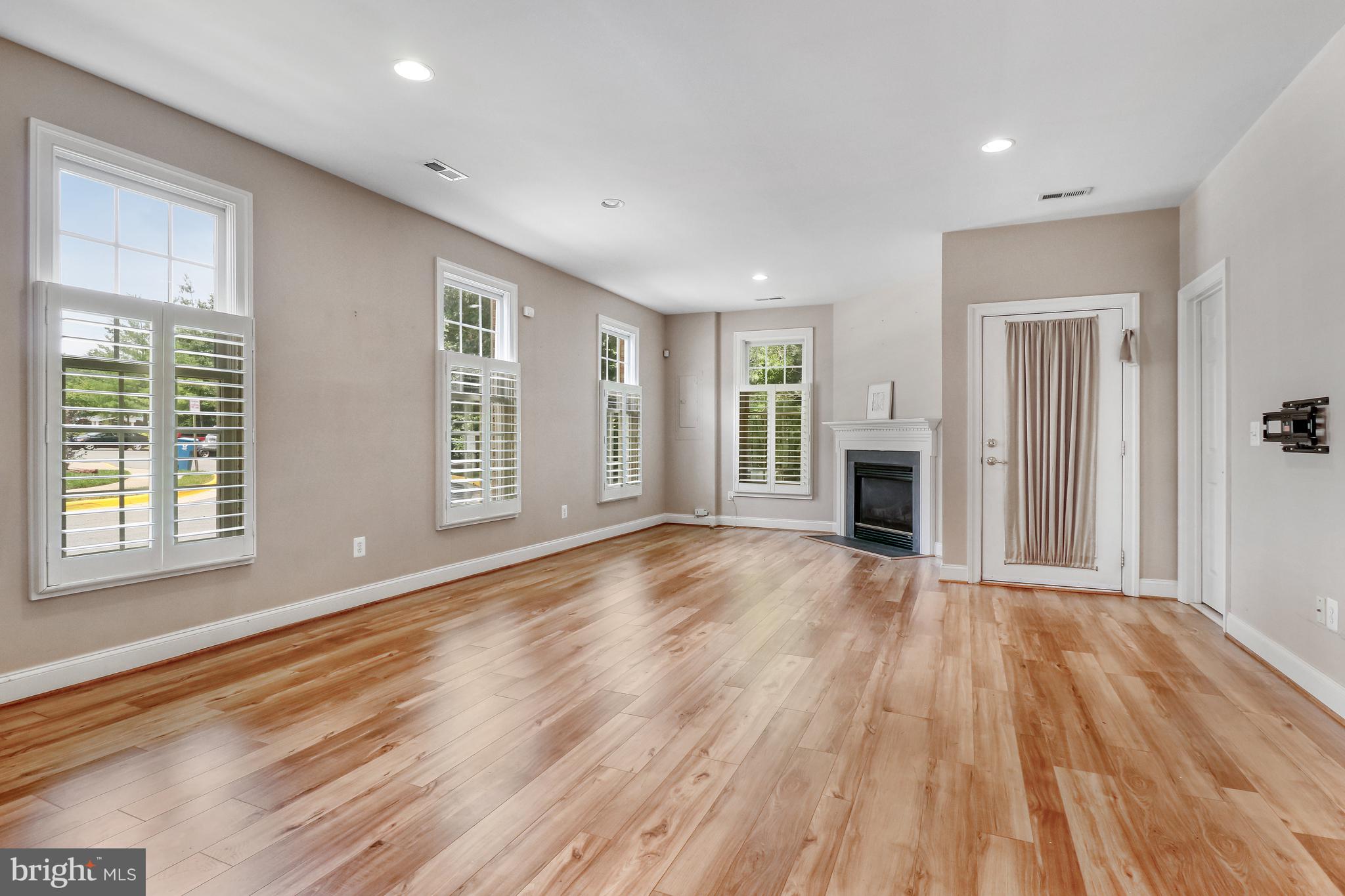 LORTON VALLEY NORTH - Residential Lease