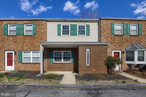 Photo of 1352 BLUE JAY DR, LANCASTER, PA 17601 (MLS # PALA2031082)