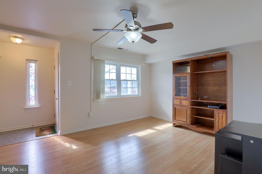 Photo of 1352 BLUE JAY DR, LANCASTER, PA 17601 (MLS # PALA2031082)