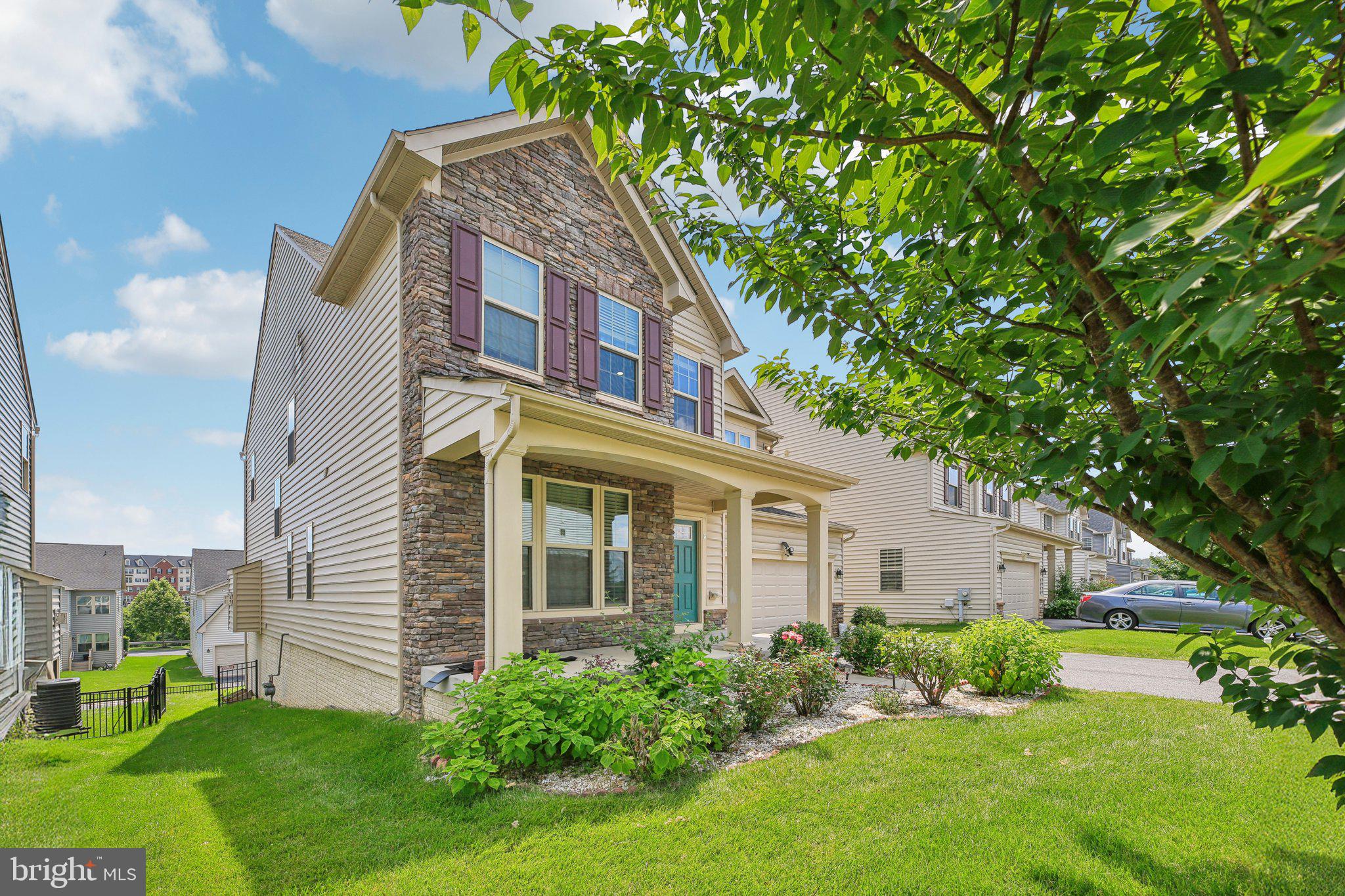 OAKDALE VILLAGE - Residential