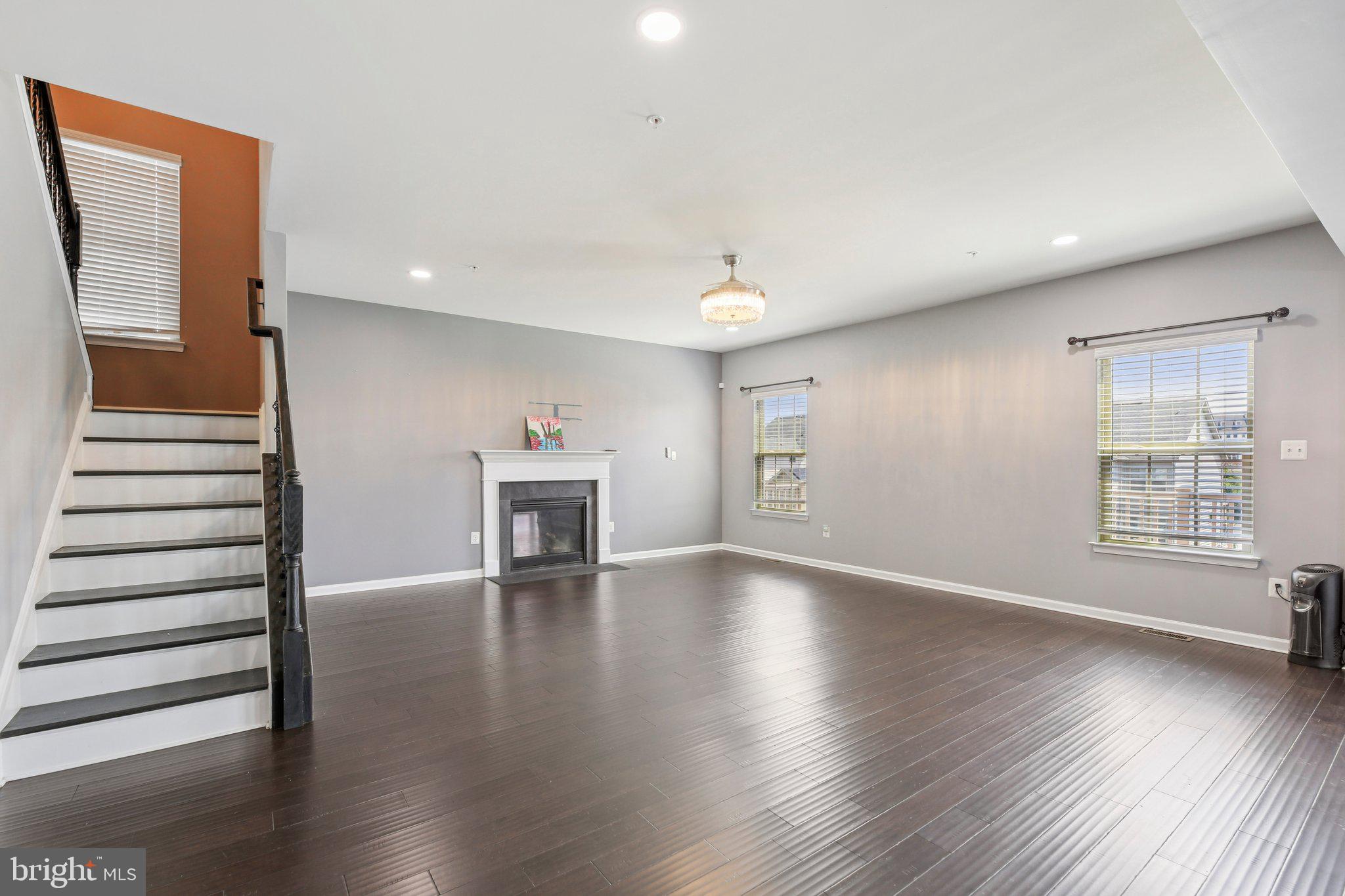 OAKDALE VILLAGE - Residential