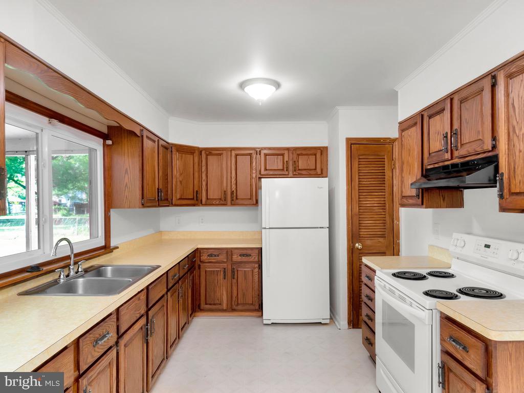 WAVERLY VILLAGE - Residential