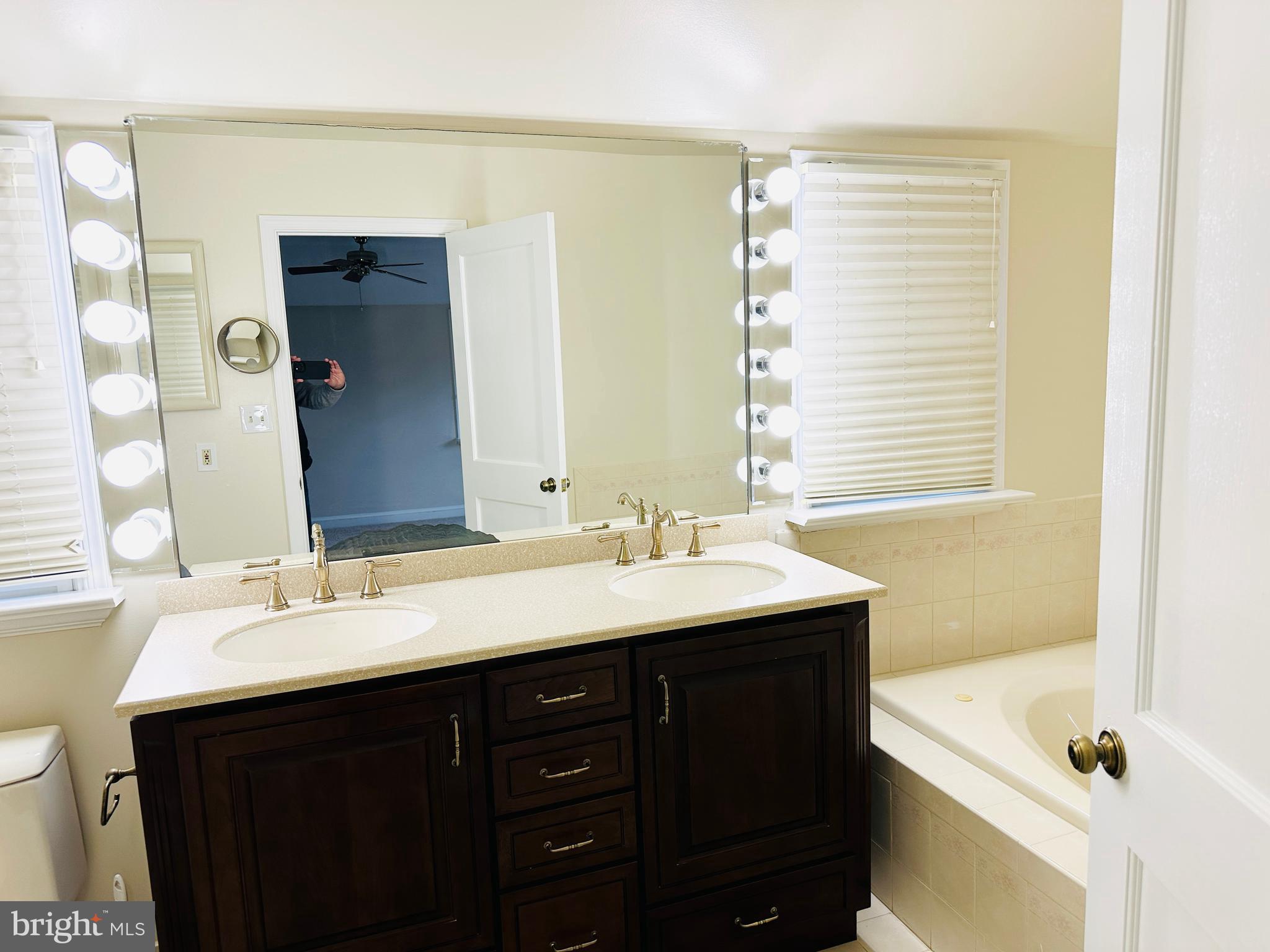 HENDRY ESTATES - Residential Lease