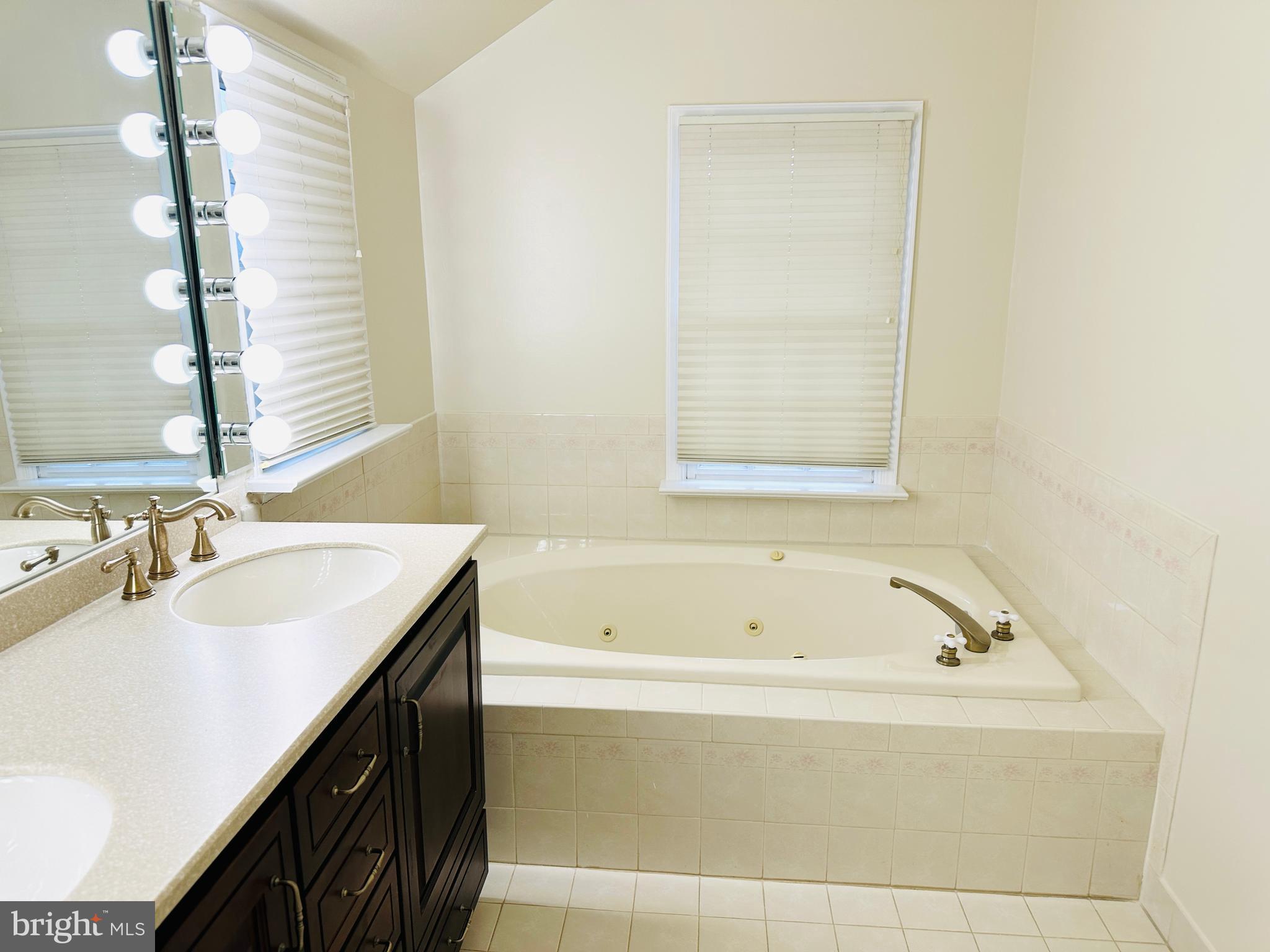 HENDRY ESTATES - Residential Lease