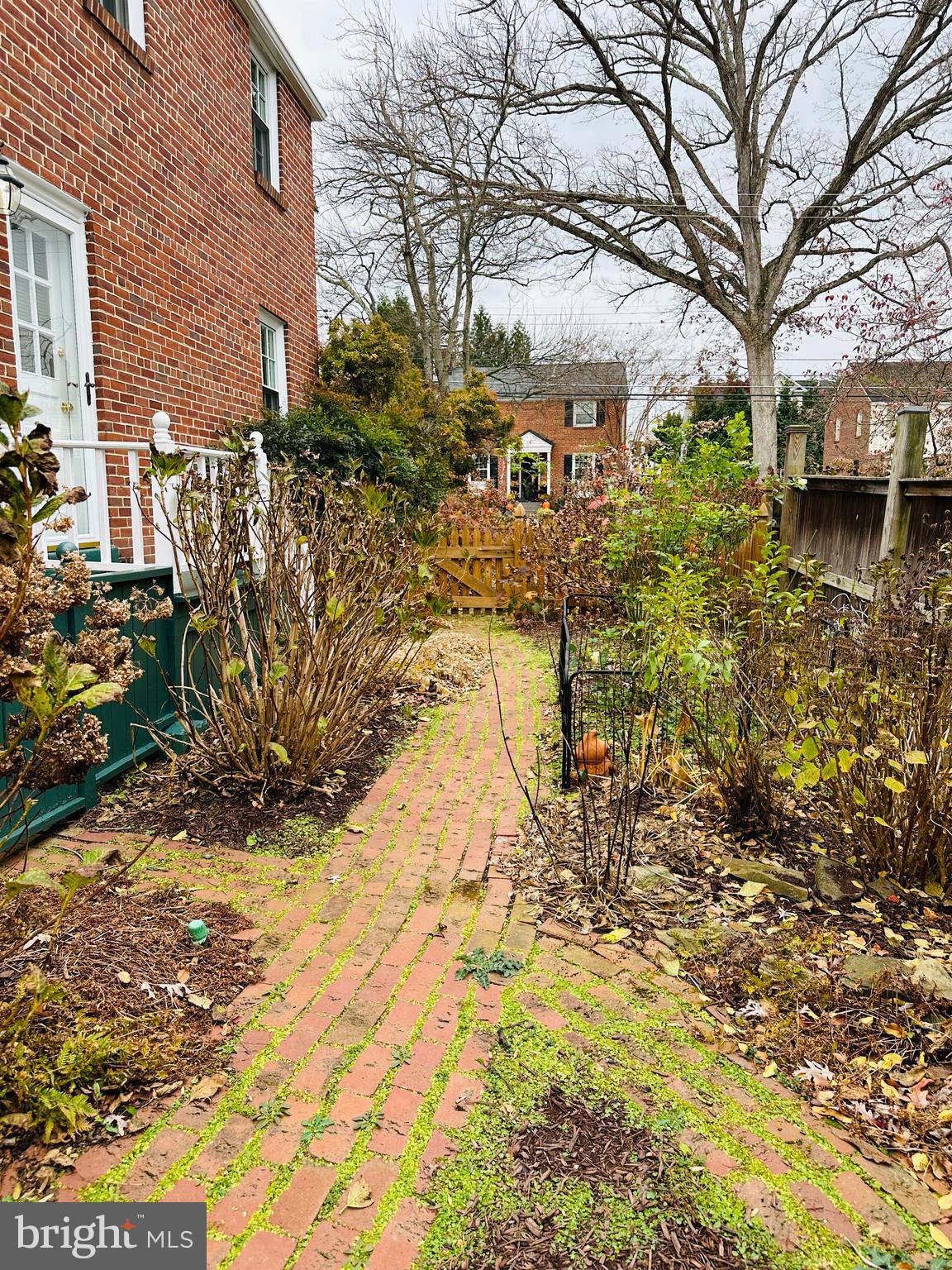 HENDRY ESTATES - Residential Lease