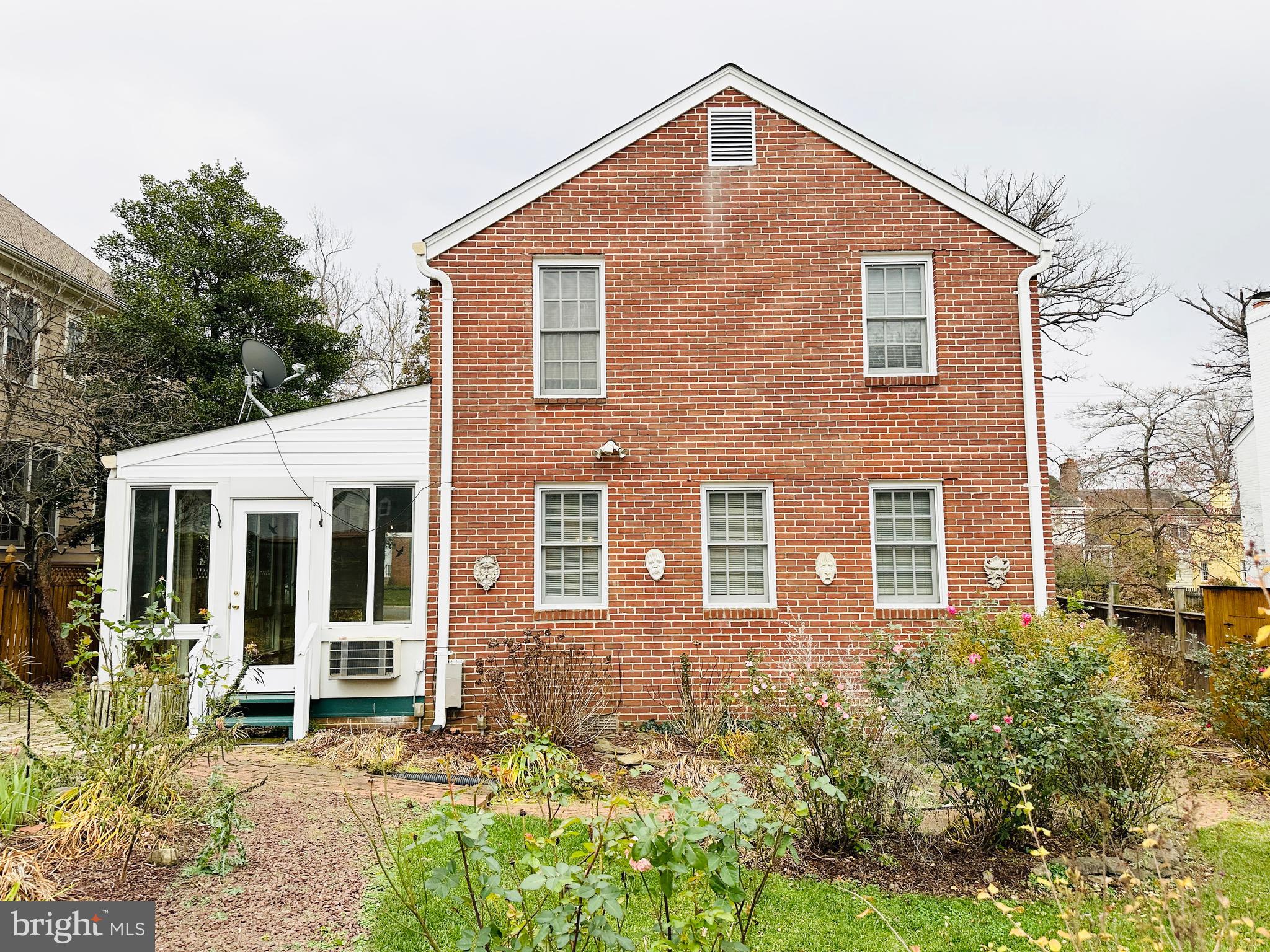 HENDRY ESTATES - Residential Lease