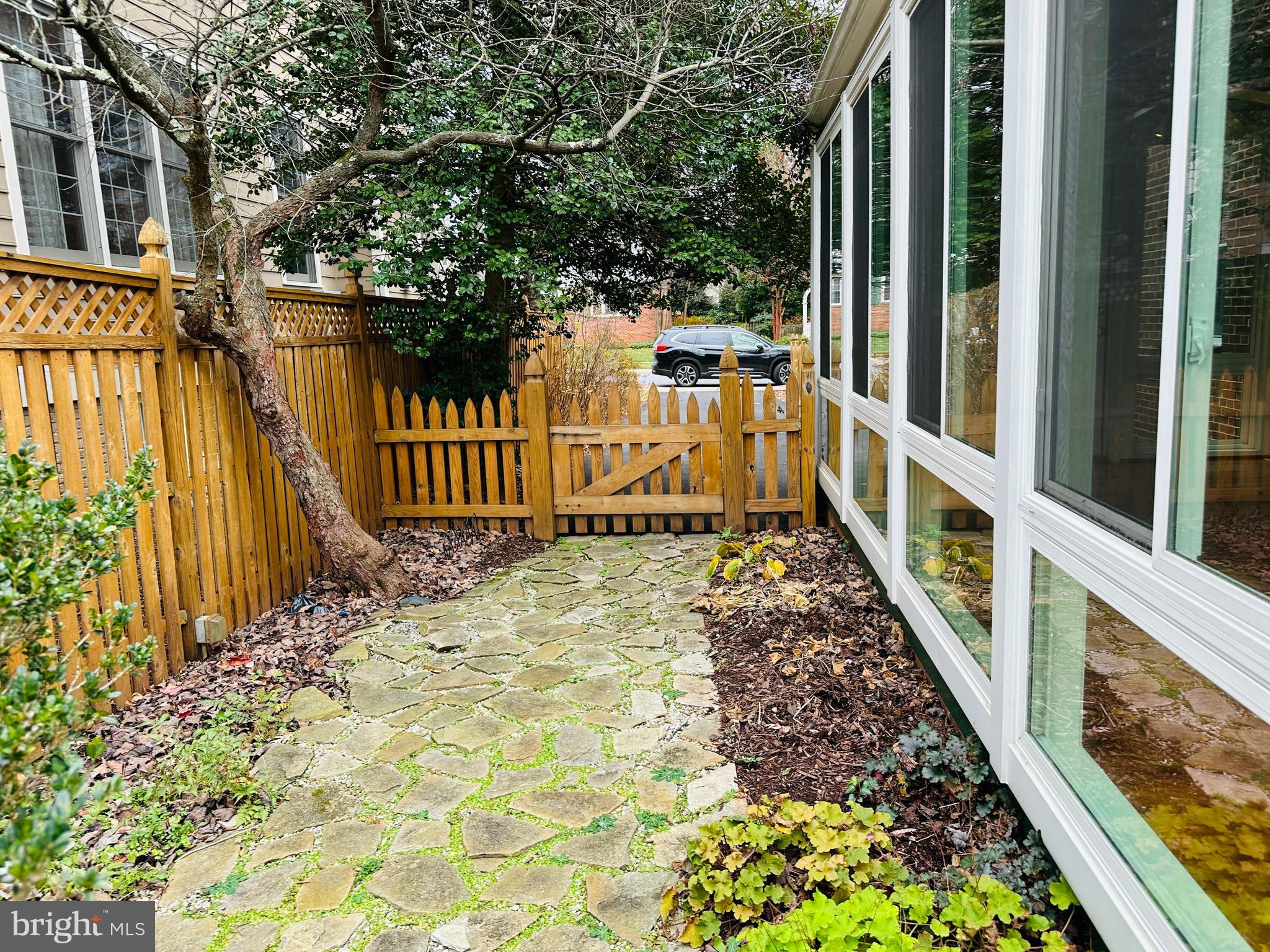 HENDRY ESTATES - Residential Lease