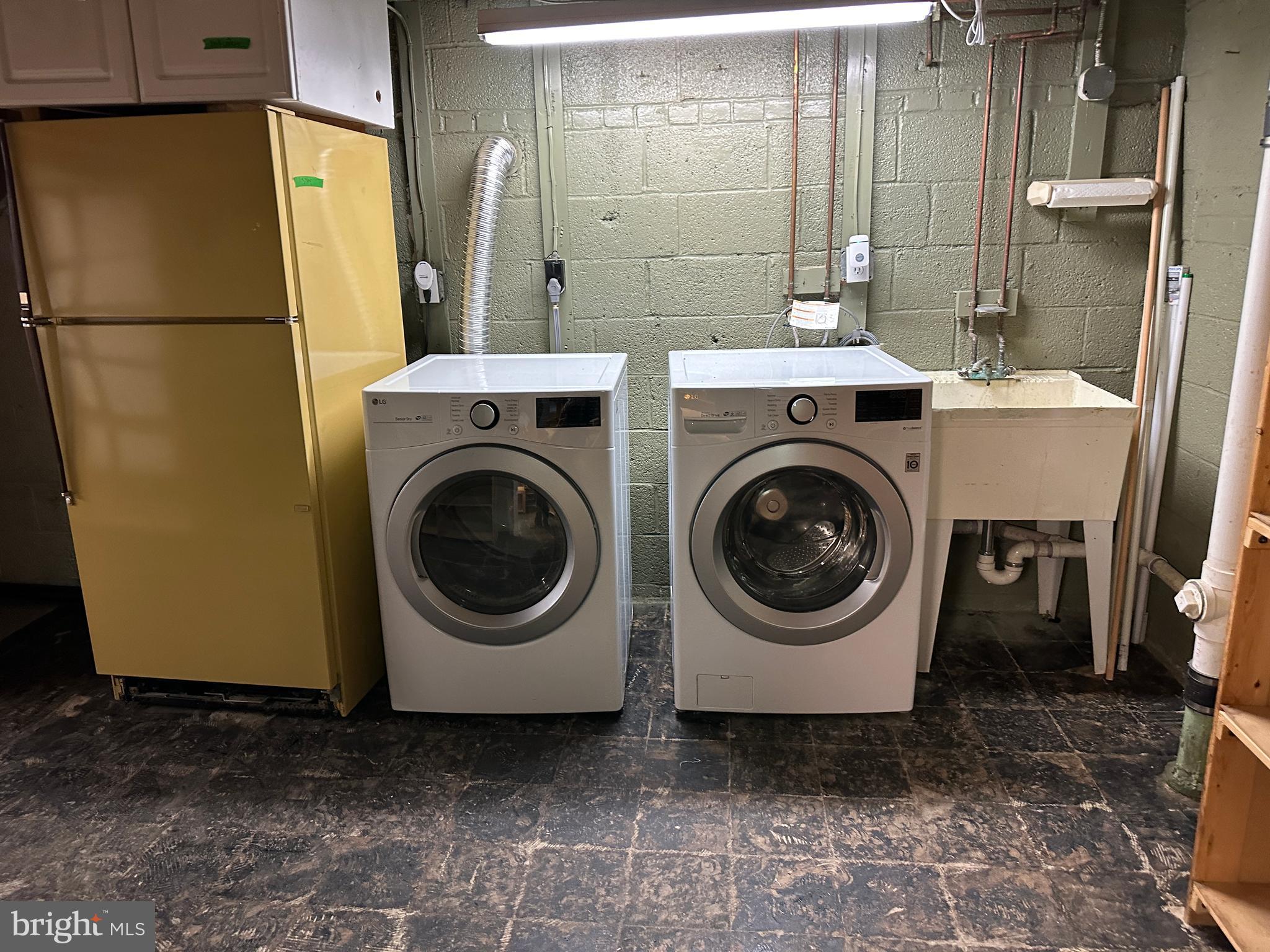 HENDRY ESTATES - Residential Lease