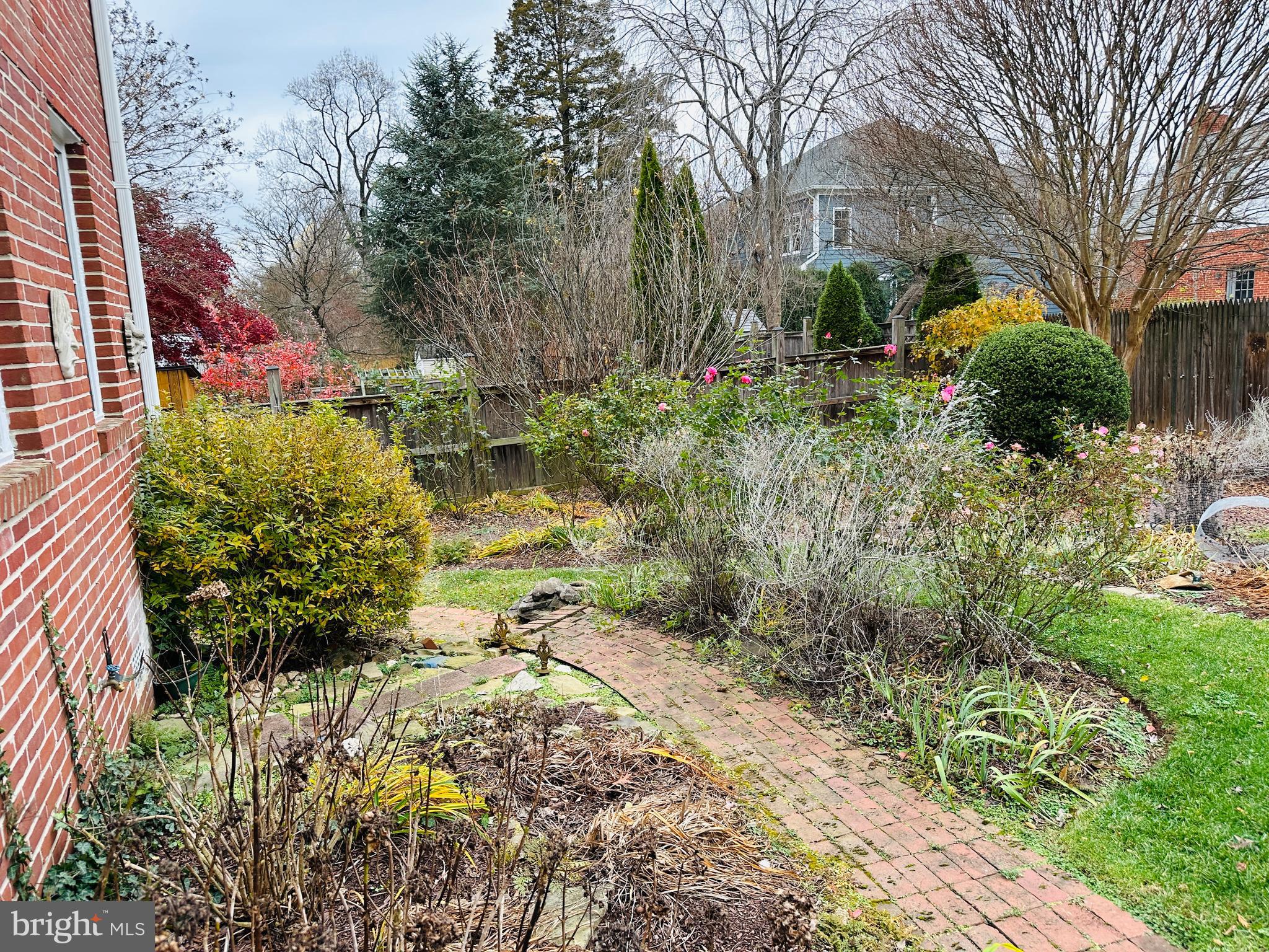 HENDRY ESTATES - Residential Lease