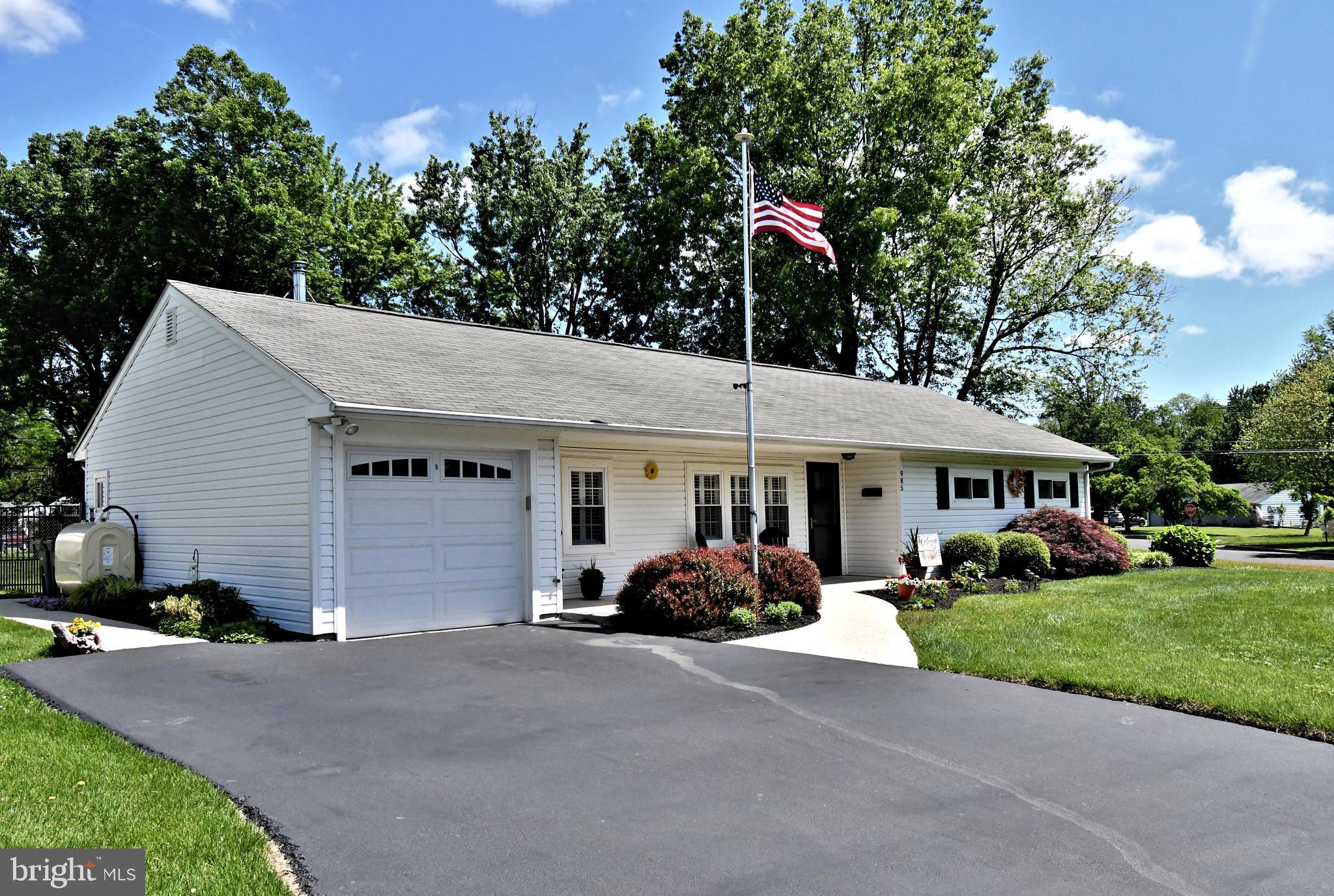 985 JEFFREY DRIVE