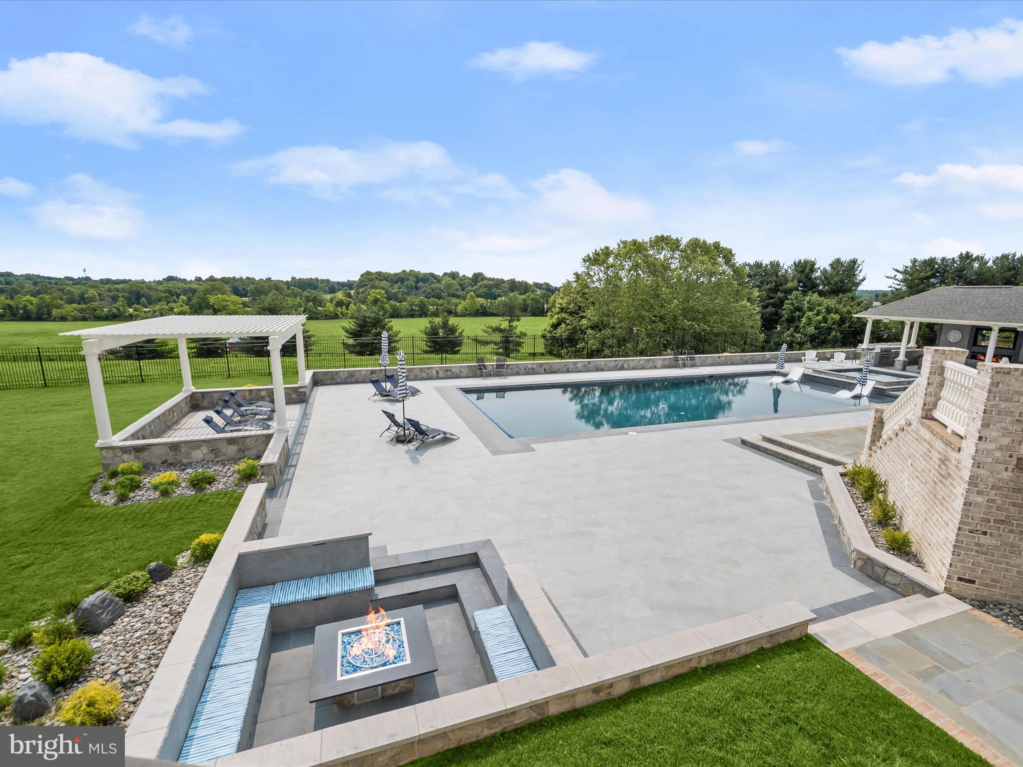 CLARKSVILLE HUNT - Residential