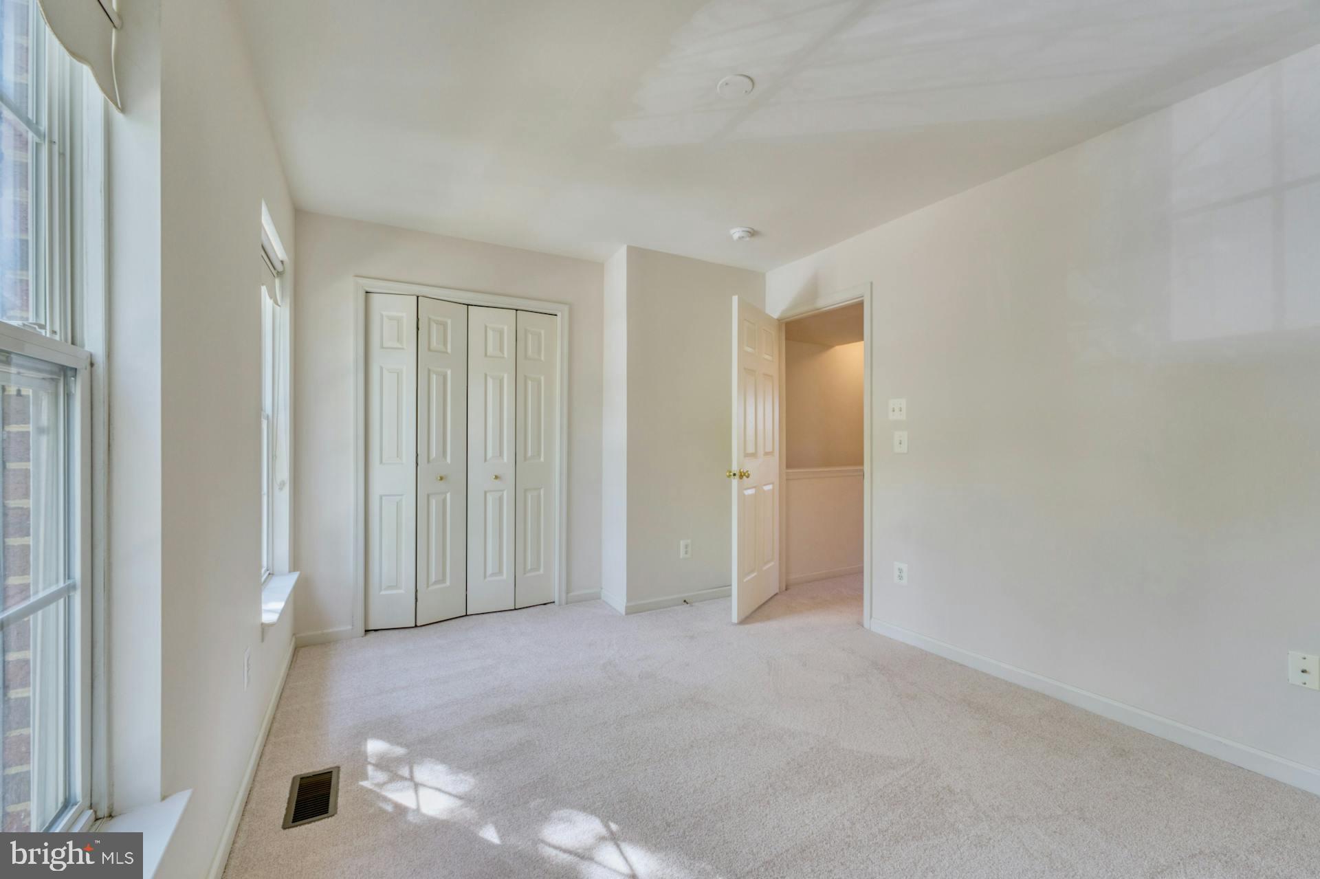 ASHBURN VILLAGE - Residential Lease