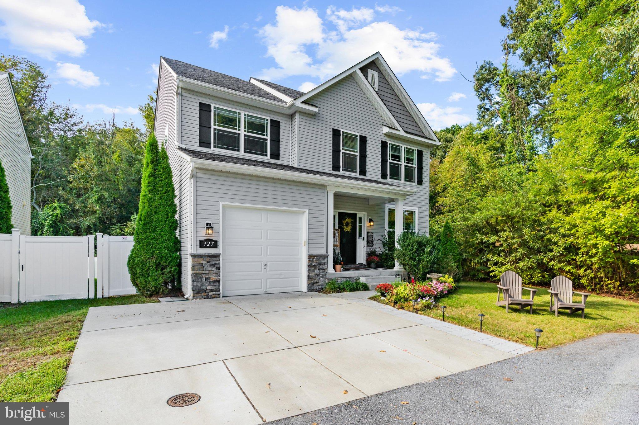 927 WINDFLOWER LANE