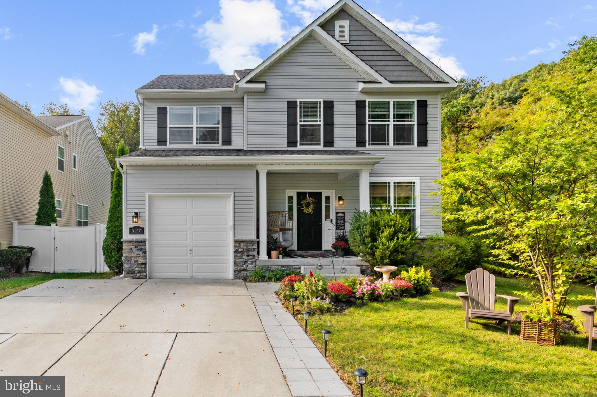 927 WINDFLOWER LANE