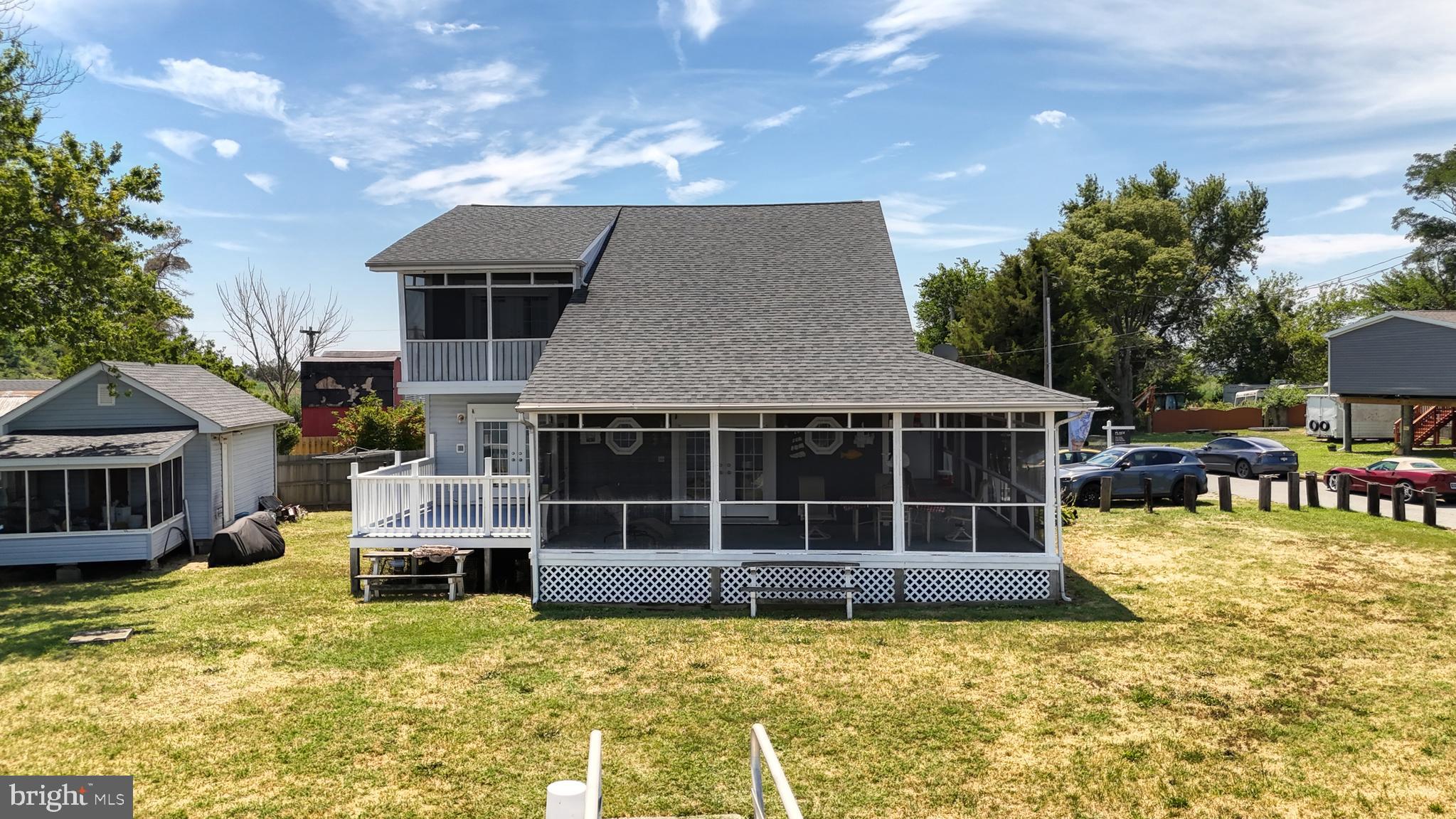 WOODLAND BEACH - Residential