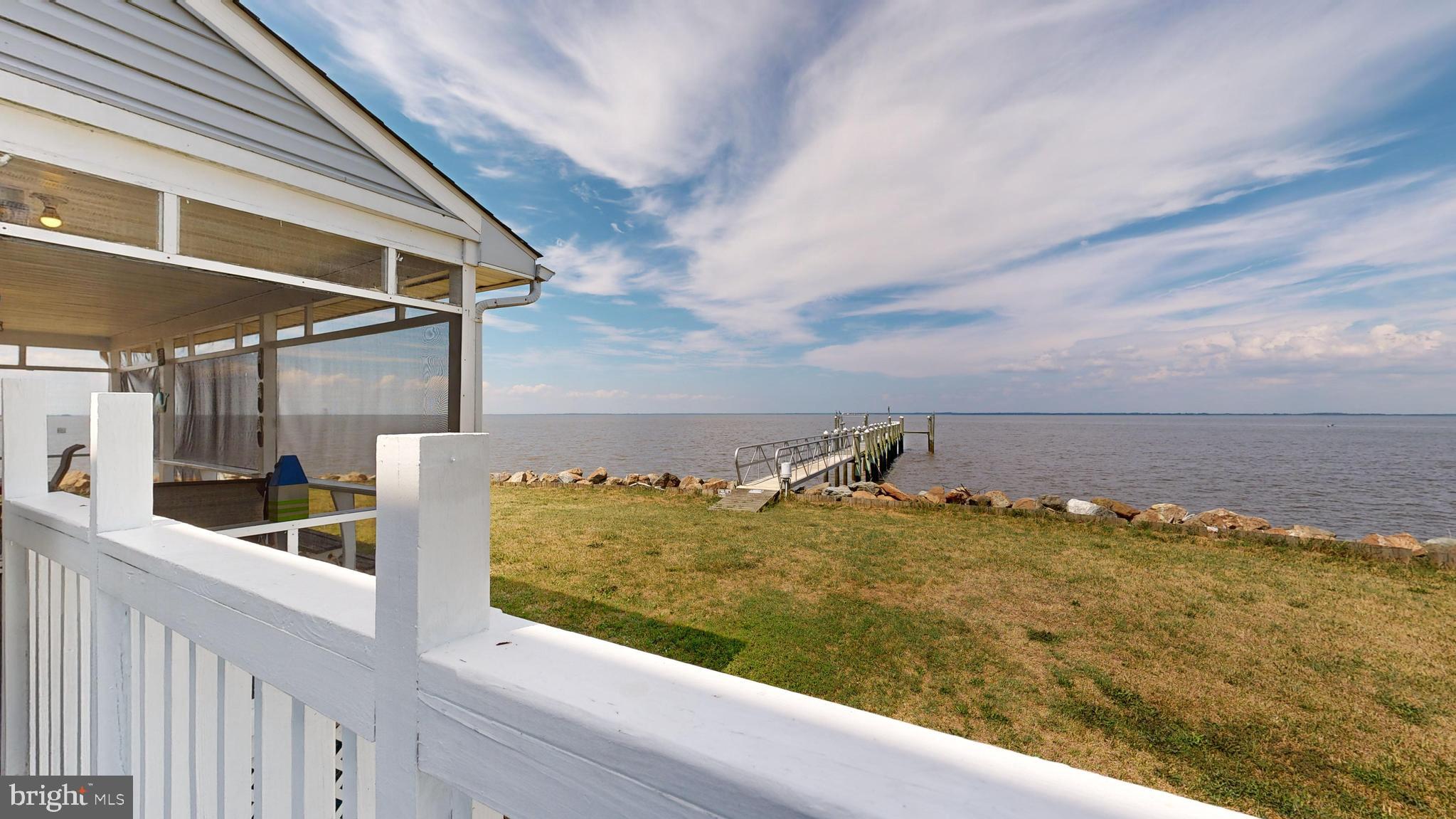 WOODLAND BEACH - Residential