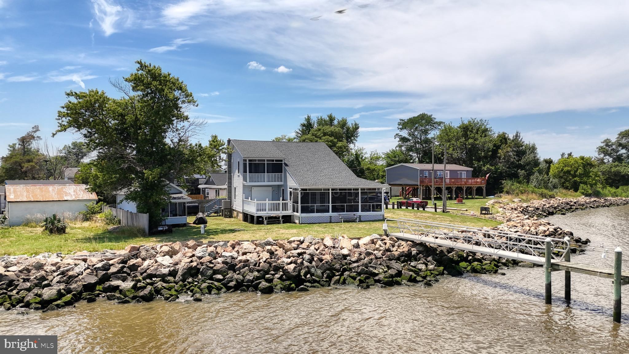 WOODLAND BEACH - Residential