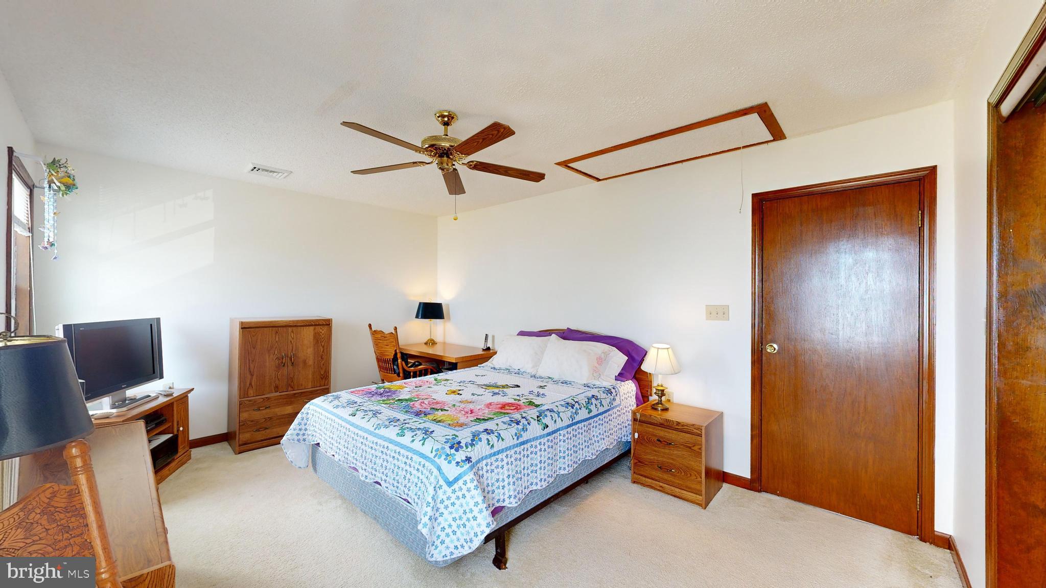 WOODLAND BEACH - Residential