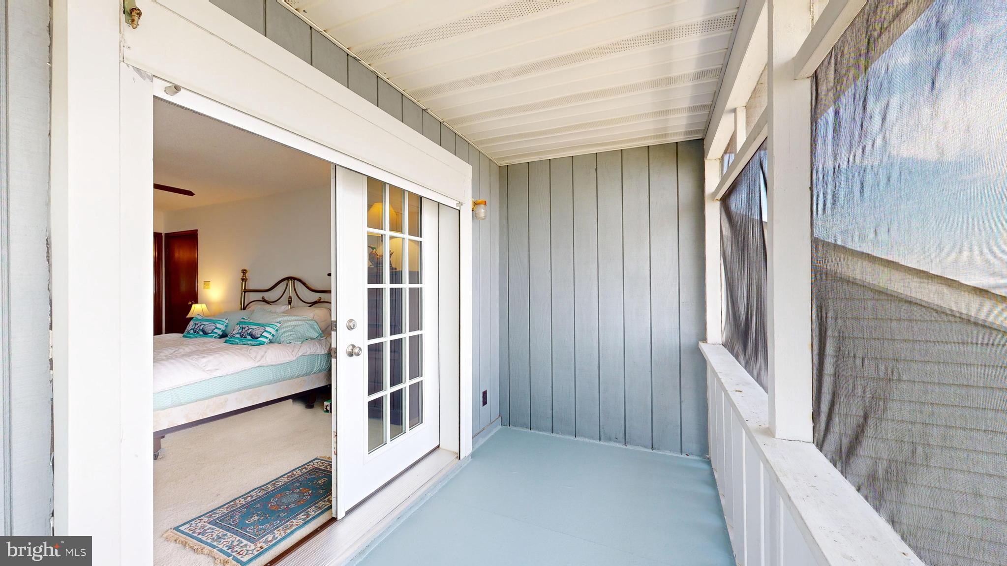 WOODLAND BEACH - Residential