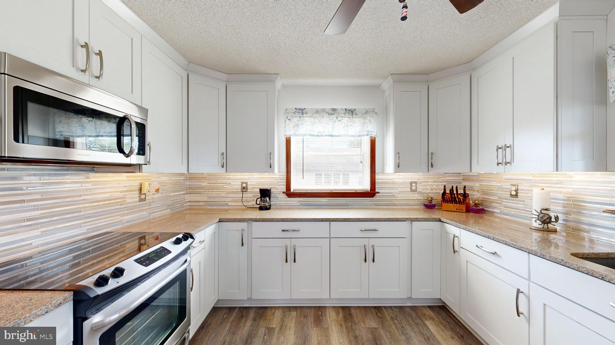 WOODLAND BEACH - Residential