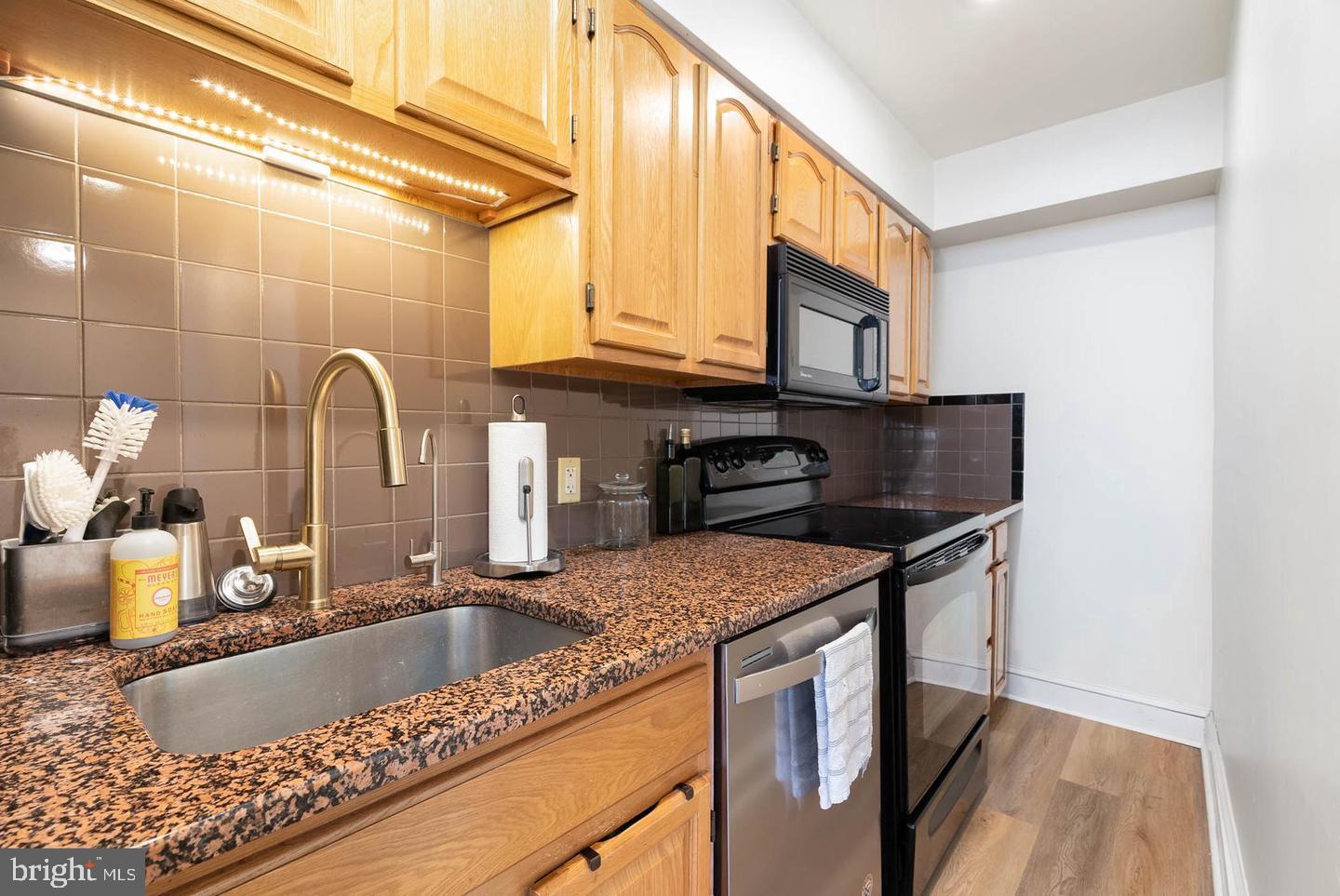 FAIRMOUNT - Residential Lease