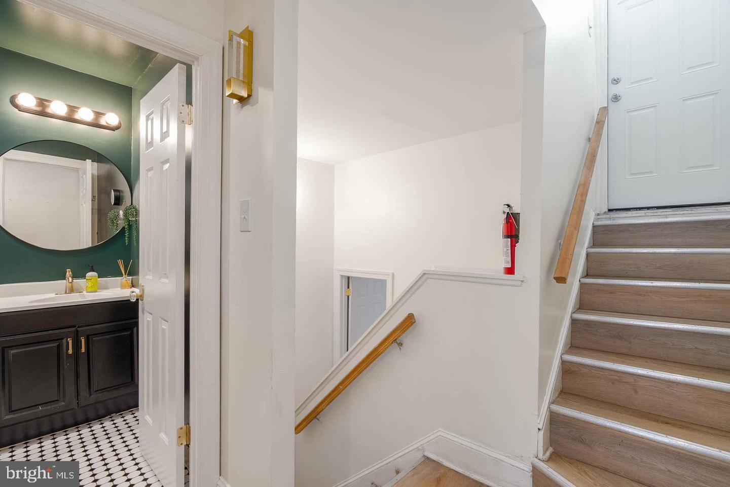 FAIRMOUNT - Residential Lease