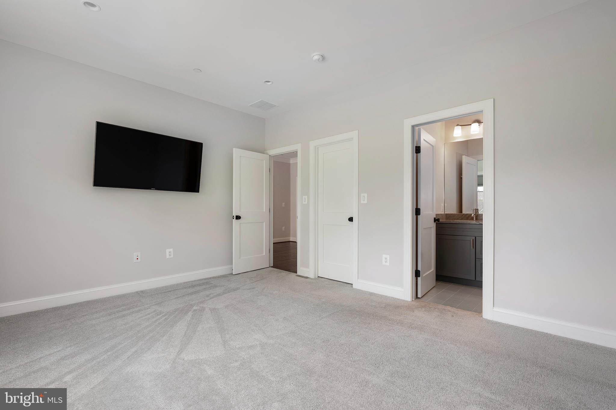 GREEN TREE MANOR - Residential