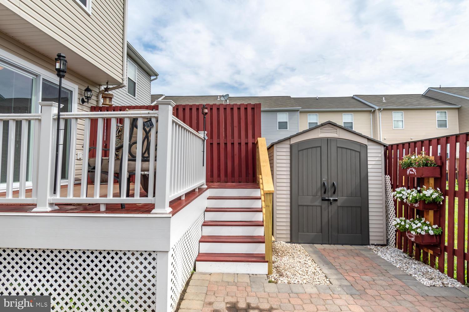 CREEKSIDE COMMONS - Residential