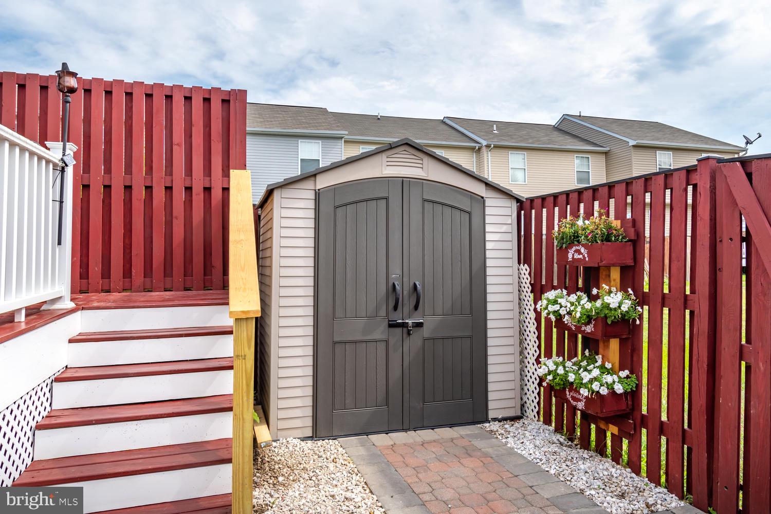 CREEKSIDE COMMONS - Residential