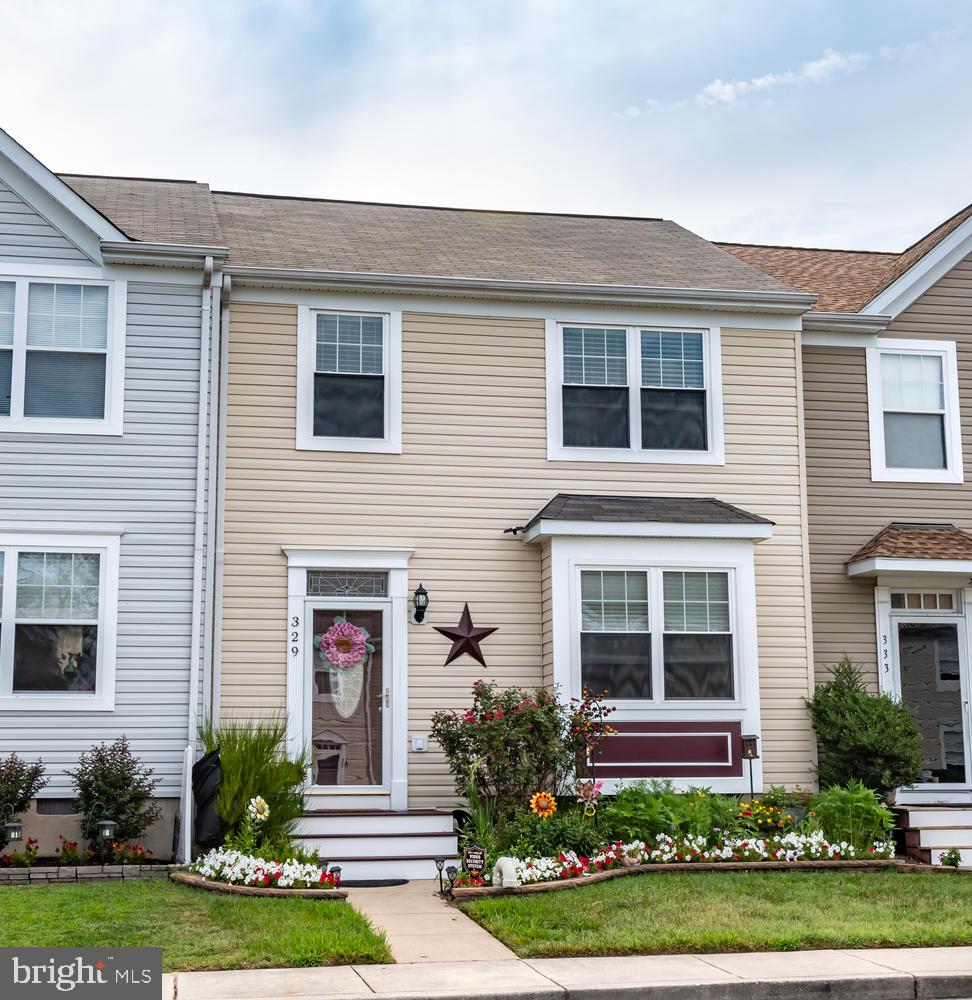 CREEKSIDE COMMONS - Residential