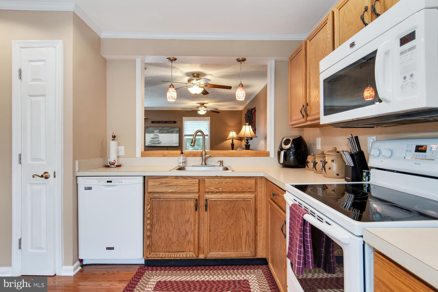 CREEKSIDE COMMONS - Residential