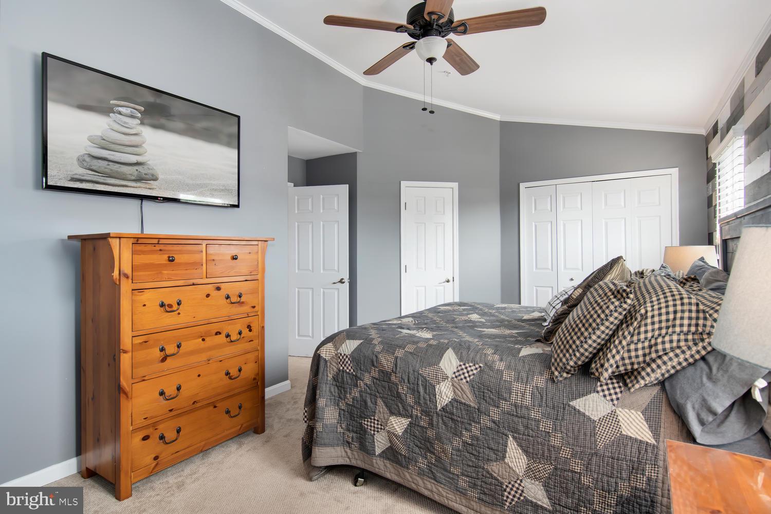 CREEKSIDE COMMONS - Residential