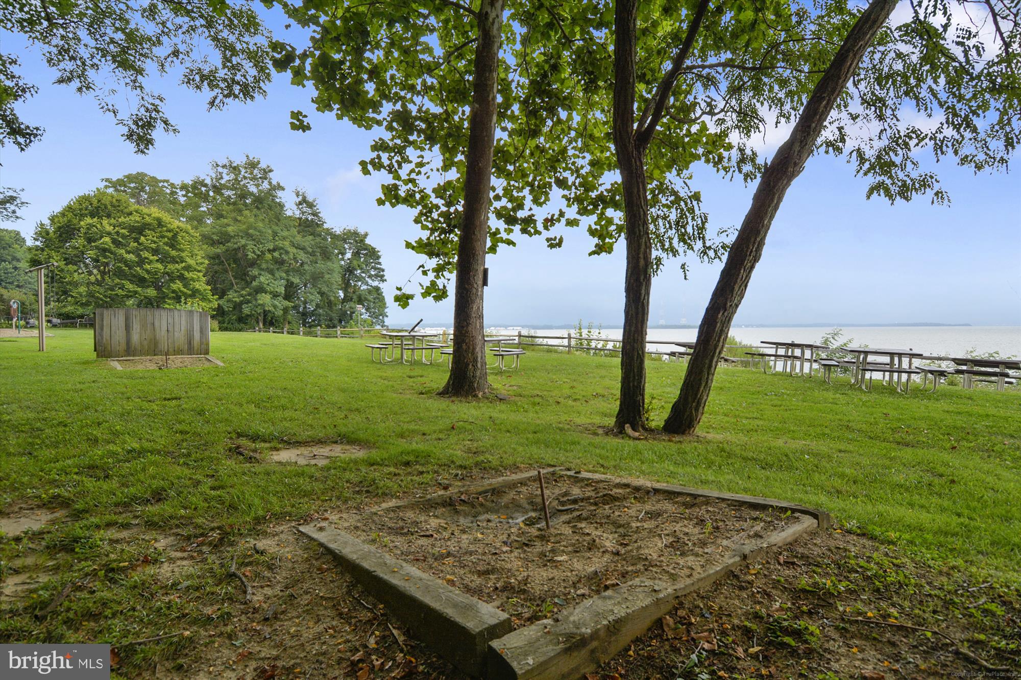 ANNAPOLIS ROADS - Residential