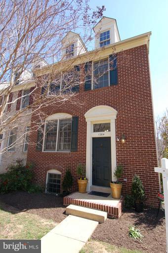 QUAKER HILL - Residential Lease