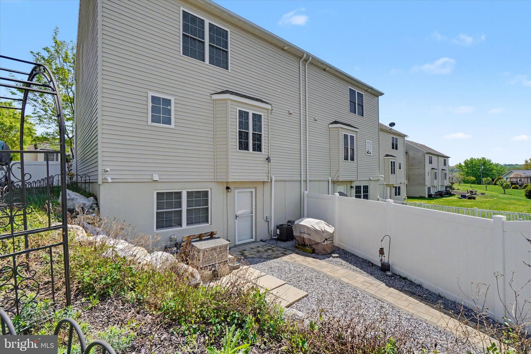 COUNTRY VIEW COURT - Residential