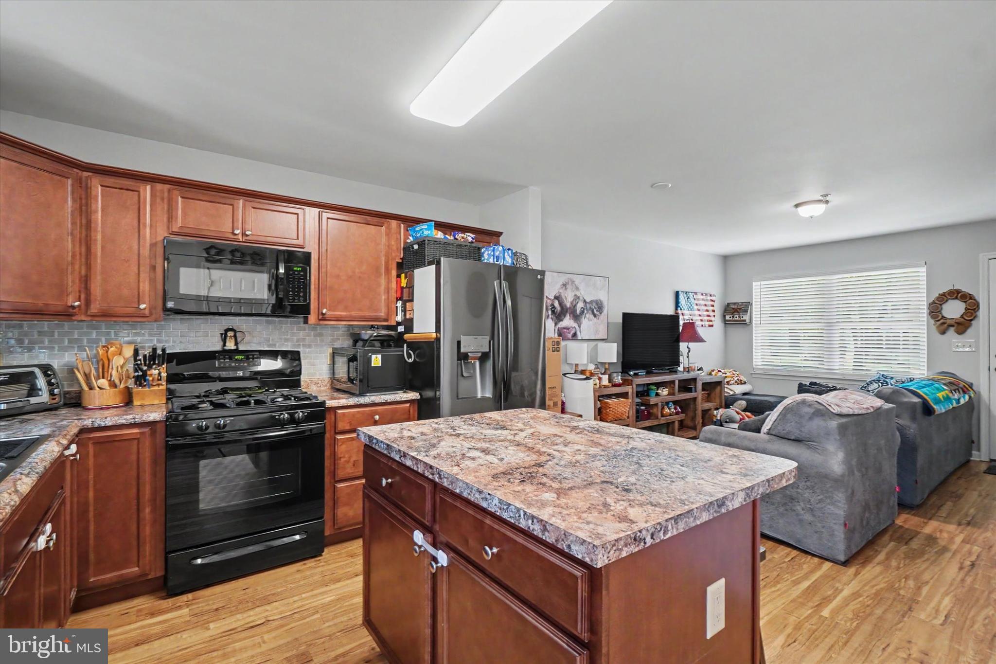 COUNTRY VIEW COURT - Residential