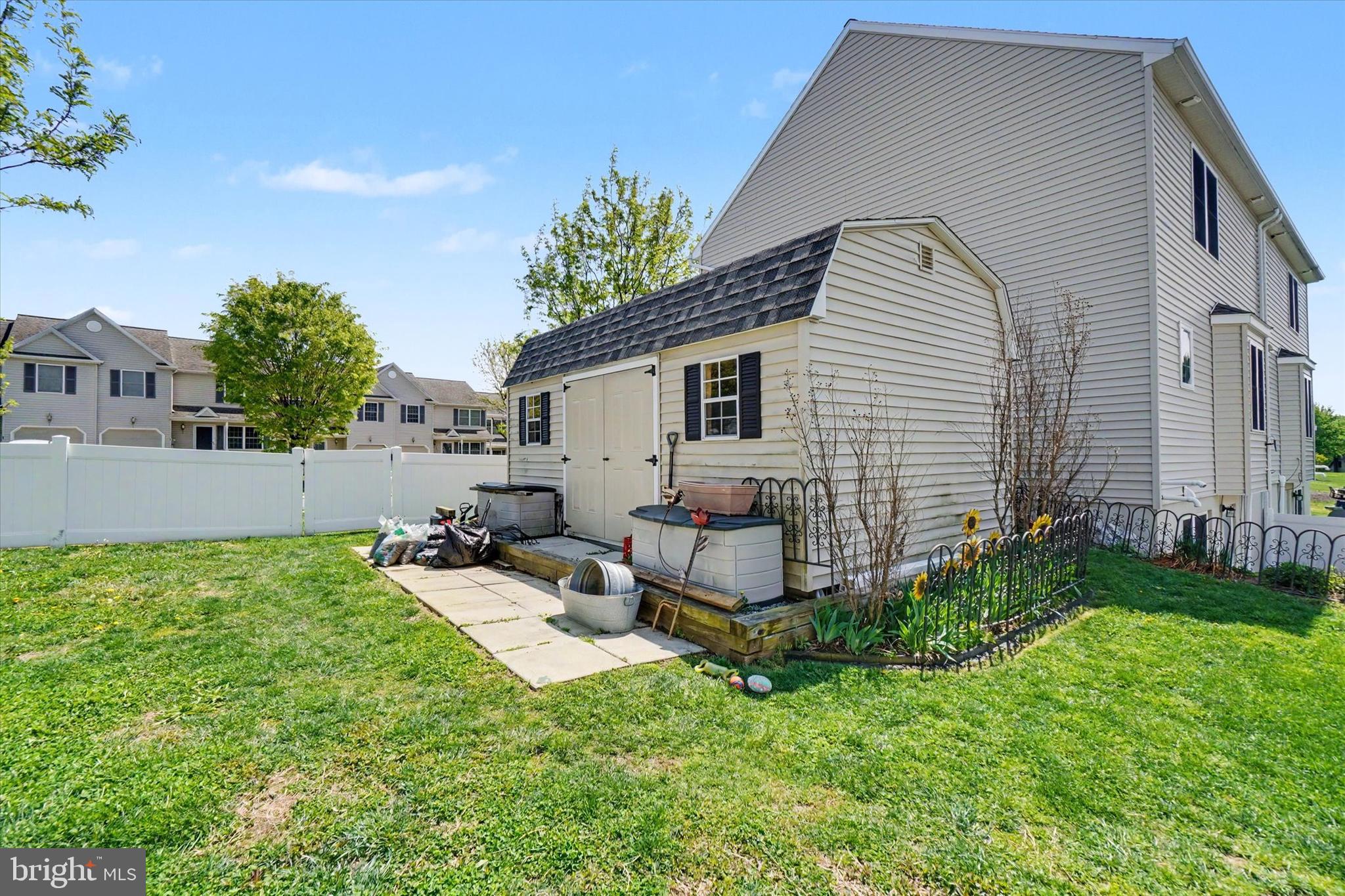 COUNTRY VIEW COURT - Residential