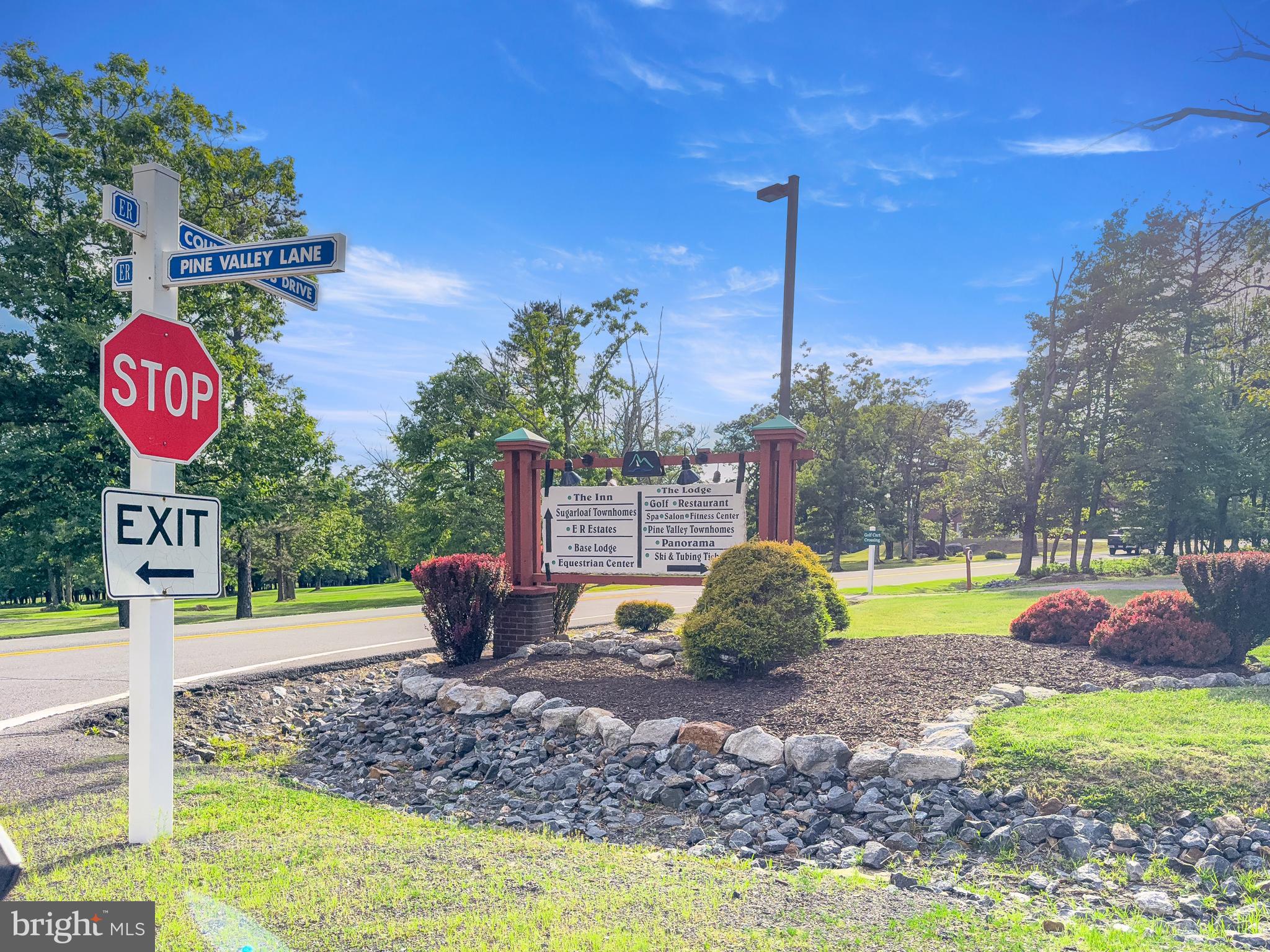 2 PINEWOOD CIRCLE