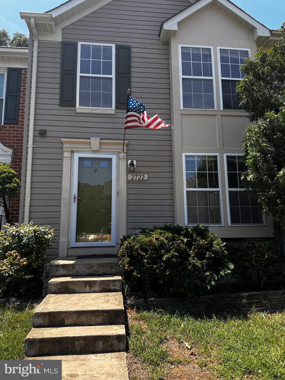 Open spacious end unit in Piney Orchard neighborhood. 3 level bump out, large deck backs to trees. Sunroom adjoins large eat-in kitchen. Large finished walkout basement with an additional room that is being used as a 4th bedroom. Full bath in basement. Master suite includes 2 walk-in closet and Jacuzzi bathtub. Upgraded hardwood floor on the main level. Great community amenities.