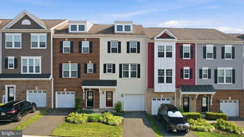 Photo of 15331 Linville Creek Drive, HAYMARKET, VA 20169 (MLS # VAPW2124288)