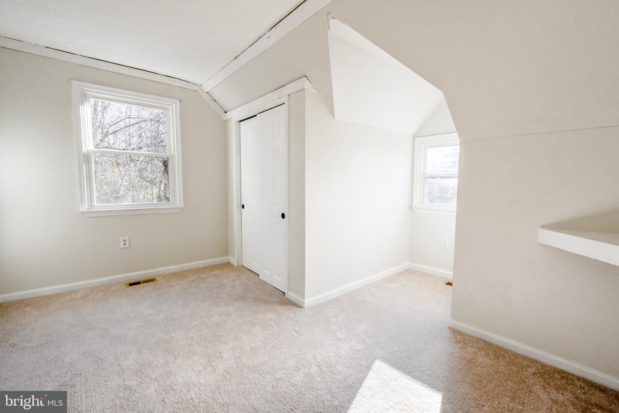 HOLLAND CLIFF SHORES - Residential Lease