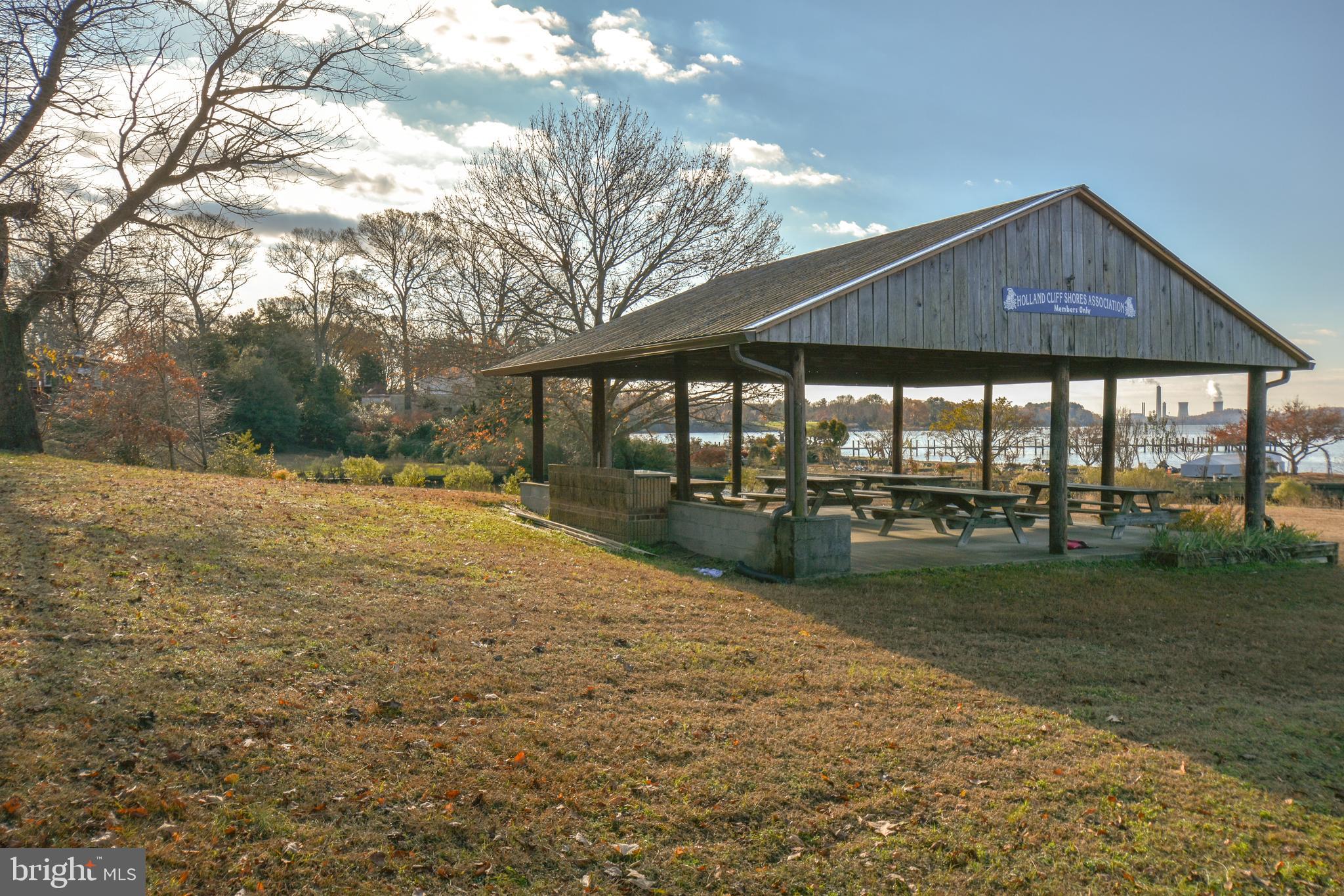 HOLLAND CLIFF SHORES - Residential Lease