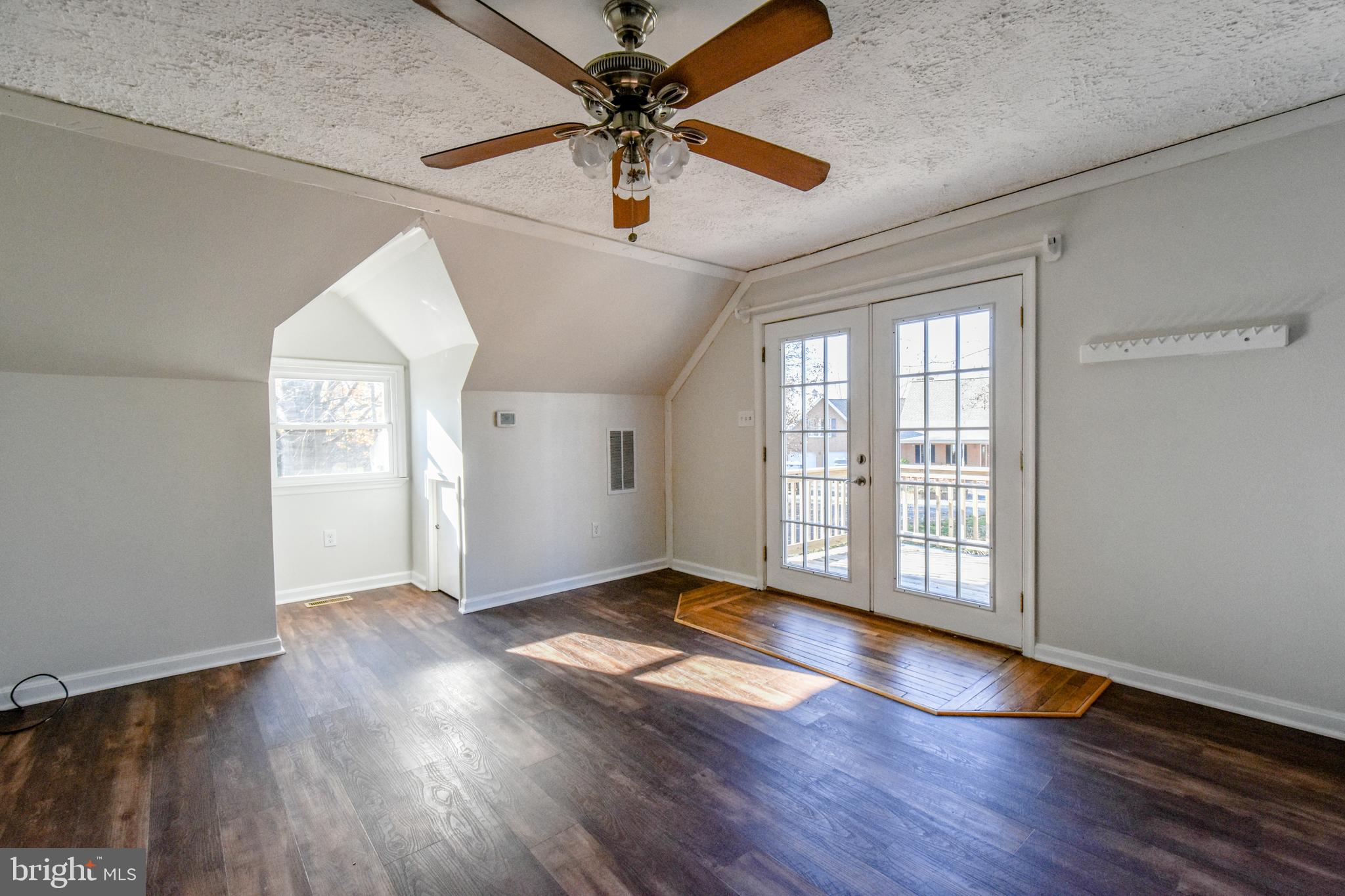 HOLLAND CLIFF SHORES - Residential Lease