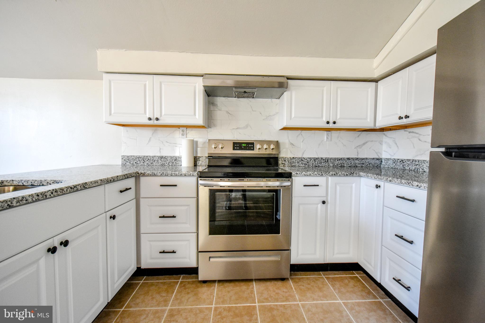 HOLLAND CLIFF SHORES - Residential Lease